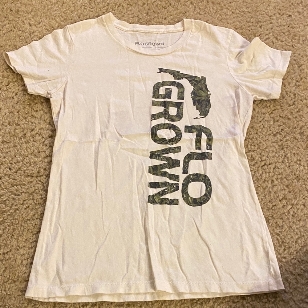 Women’s off White Graphic Tee